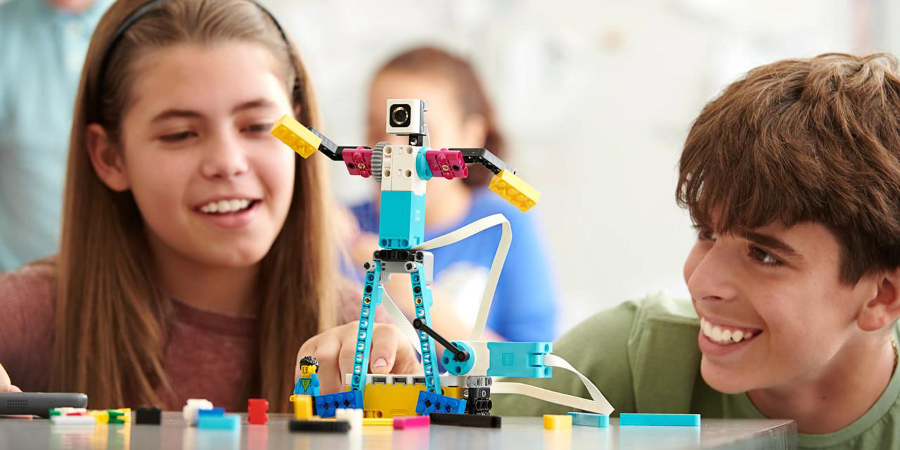 Проєктне STEAM навчання LEGO Education для середньої школи