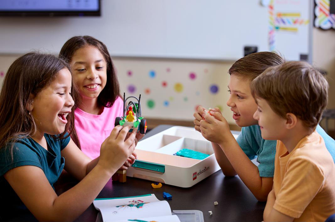 Набори LEGO Education для початкової школи